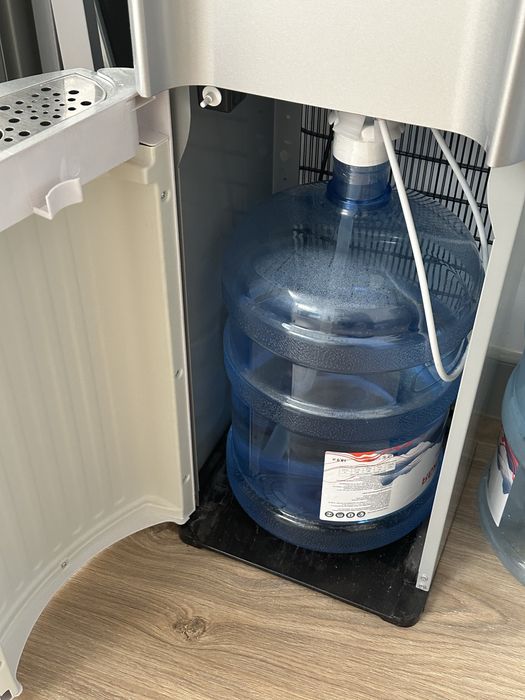 Кулер для воды (диспенсер) AEL