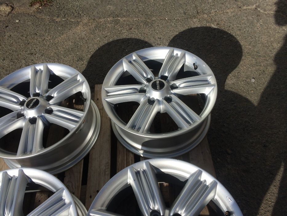 18 цола 6 х 139,7 мм ИСУЗУ Де Макс - Оригинал  - ЧИСТО Нови