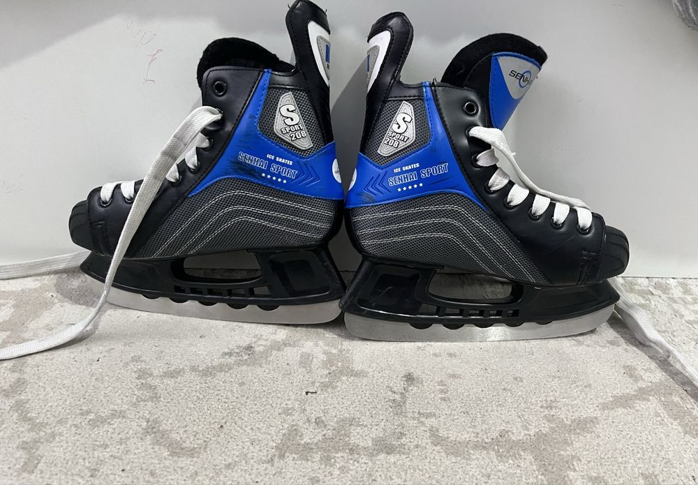 Продам коньки новые