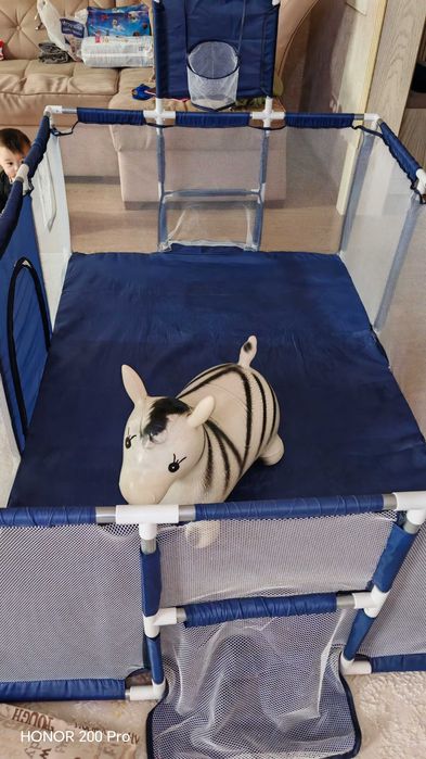 Продам детский игровой манеж и шарики 100 шт.