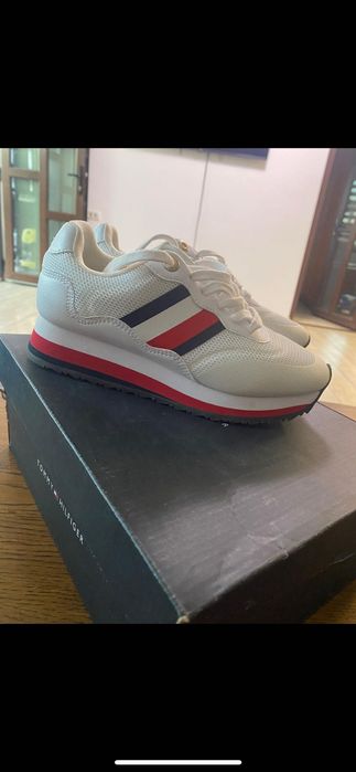 Adidași Tommy Hilfiger