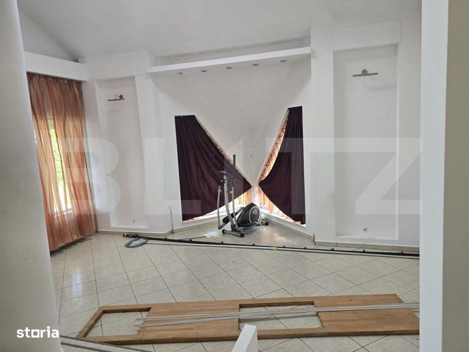 Casa  cu piscina ,7 camere, 447 mp - teren 1535mp, Vetis