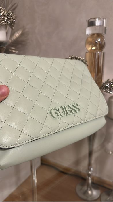 Geanta Guess de piele ecologica cu bareta de umar si aspect matlasat