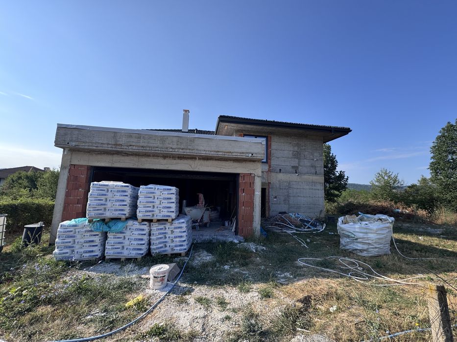 МАЗИЛКИ_Pro ВТ полага машинни мазилки и шпакловки.