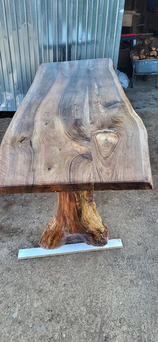 Masa  rustica de nuc