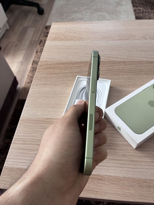 Продавам IPHONE 17 256GB