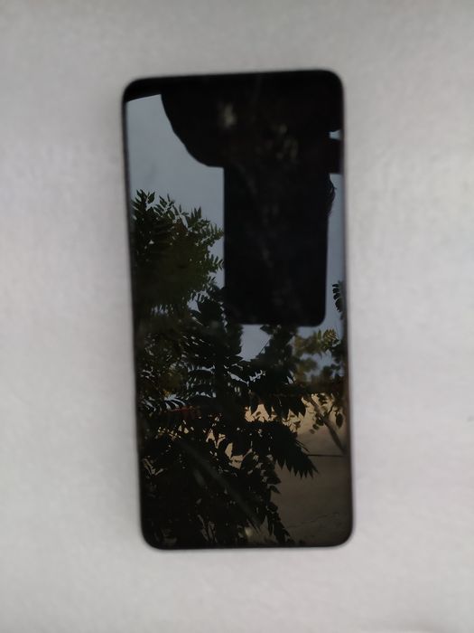 Xiaomi Redmi Note 11 Pro 5G cu display-ul defect ( spart). Vibrează se aud sunete. Pentru piese