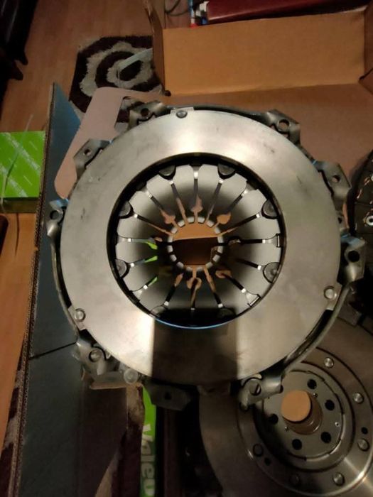 Ambreiaj cu volanta masa dubla Audi A4  A6 Skoda Superb  Seat Exeo 2.0