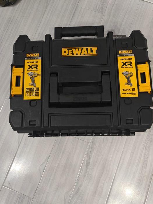 Impact Dewalt DCF891NT 18V fara acumulator si incarcator