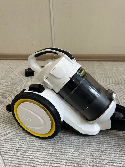 Пылесос почти новый Karcher
