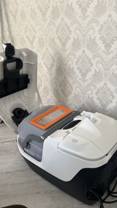 Продается  пылесос Karcher(карчер)