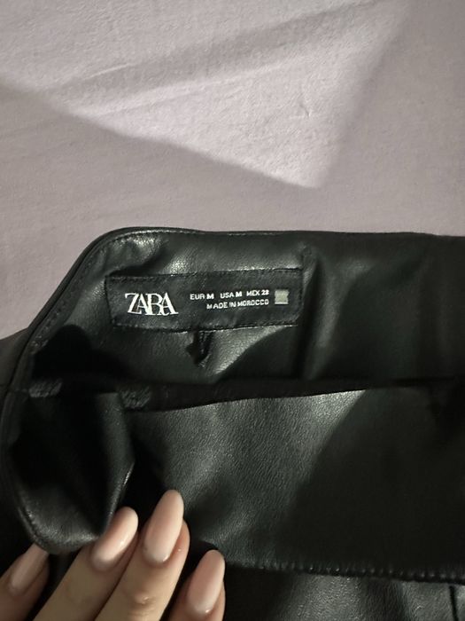 Къси кожени панталонки Zara