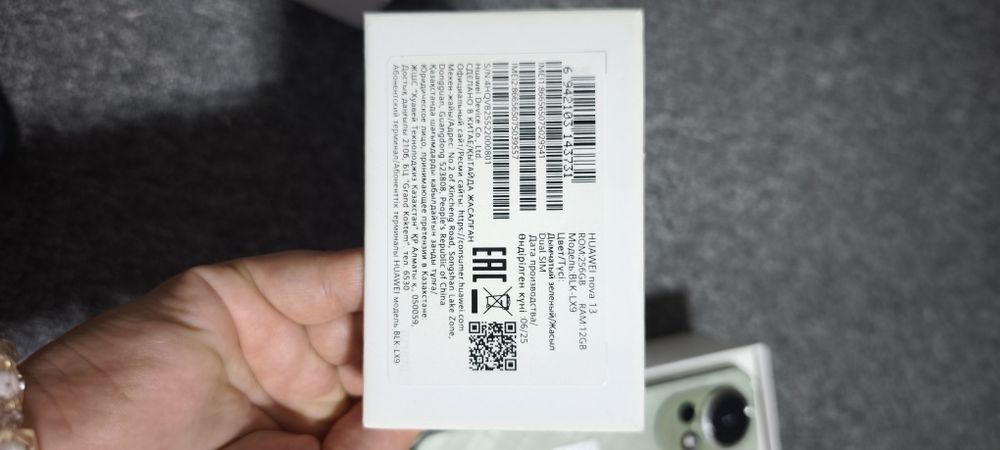 Телефон Huawei nova 13