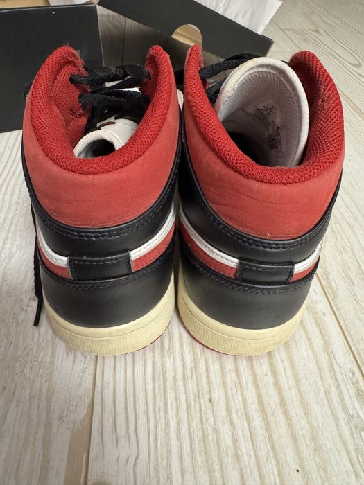 Jordan 1 mid gym red 42.5