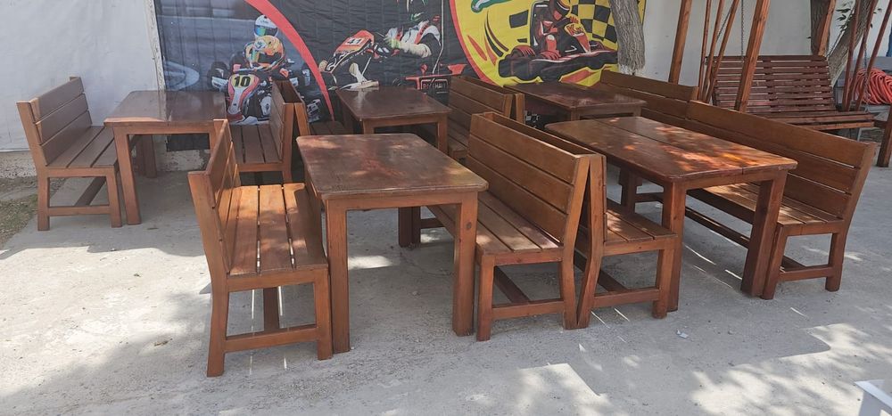 Столы со скамейками для летнего кафе