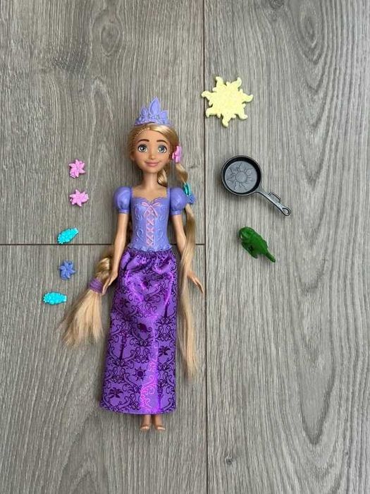 Papusa Rapunzel cu accesorii