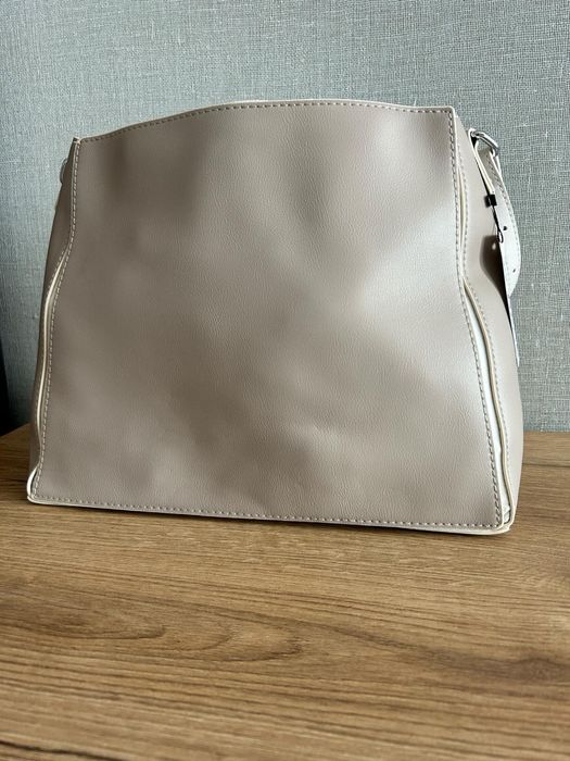 Дамска чанта , нова , средна големина