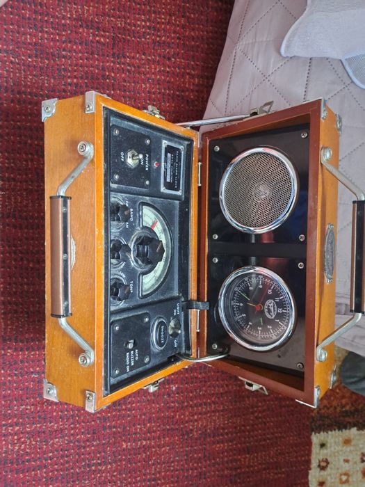Radio alarm clock retro