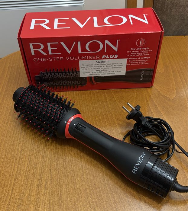 Сешоар-четка за обем и оформяне на косата Revlon
