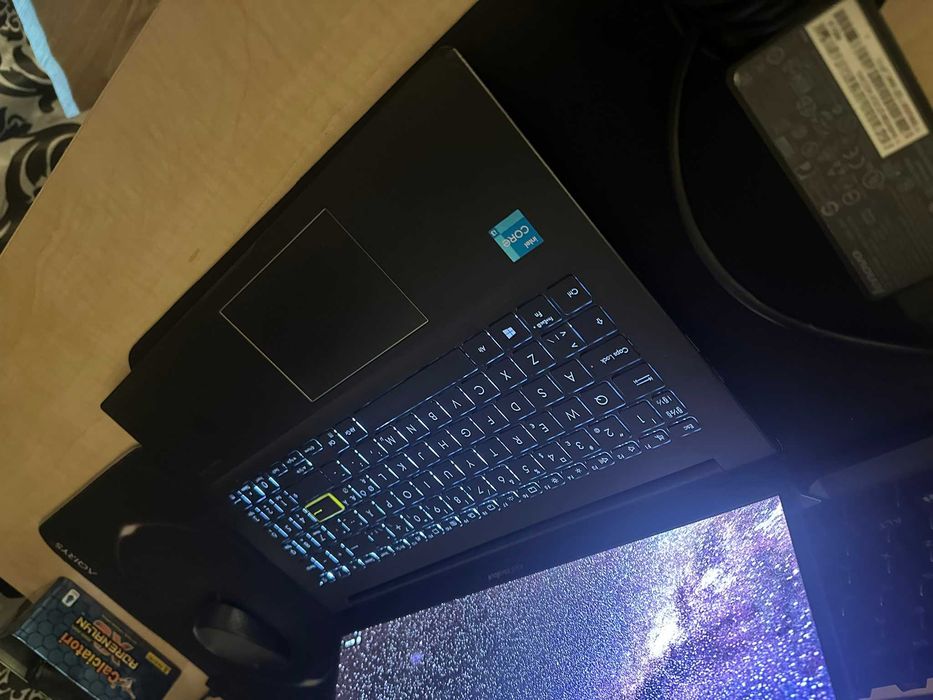 asus vivobook i3 fata spate lateral deosebit frumos elegant cochet