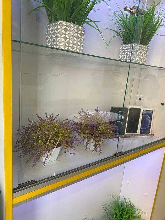 Витрина для магазина с замком б/у