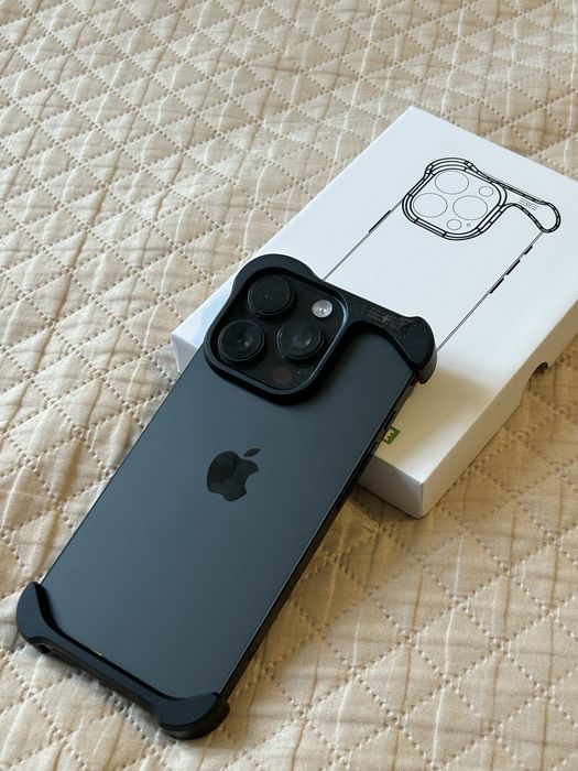 Металлический чехол iphone 16 pro