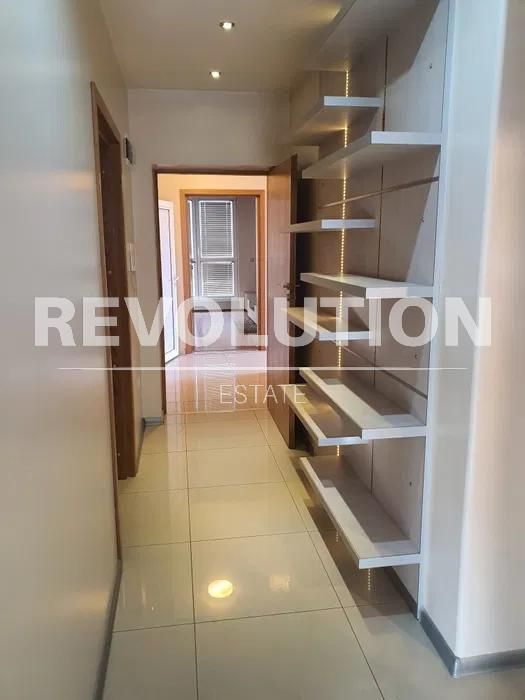 Дава се под наем Четиристаен апартамент в Варна, Погреби - 140 кв.м за 800 € - Снимка #3