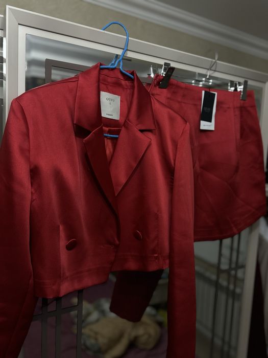 Двойка из атласа, красный