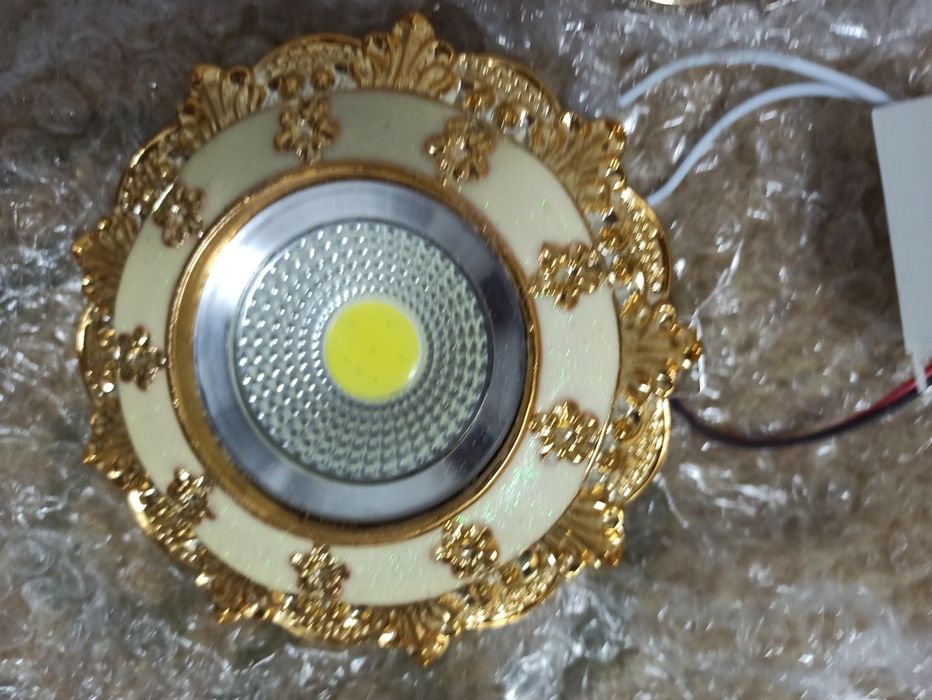 продается лампа для потолка