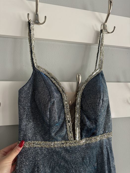 Елегантна, официална вечерна парти рокля -червена и бляскава