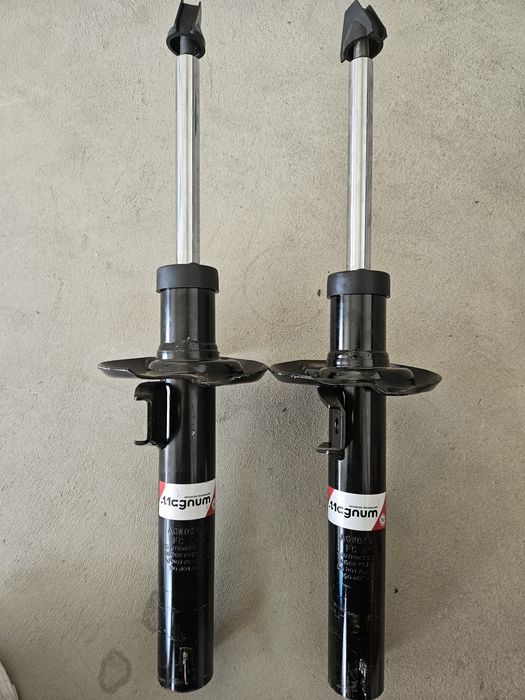 Комплект нови амортисьори предни  за ауди А3