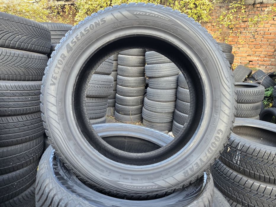 2бр. 215 50 17 Goodyear всесезонни.