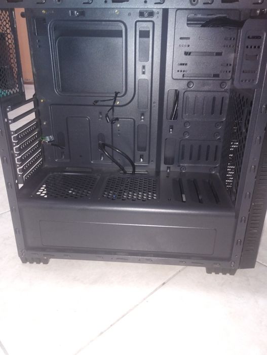 Carcase PC Thermaltake View 28 RGB, Deepcool Tesseract, SilentiumPC