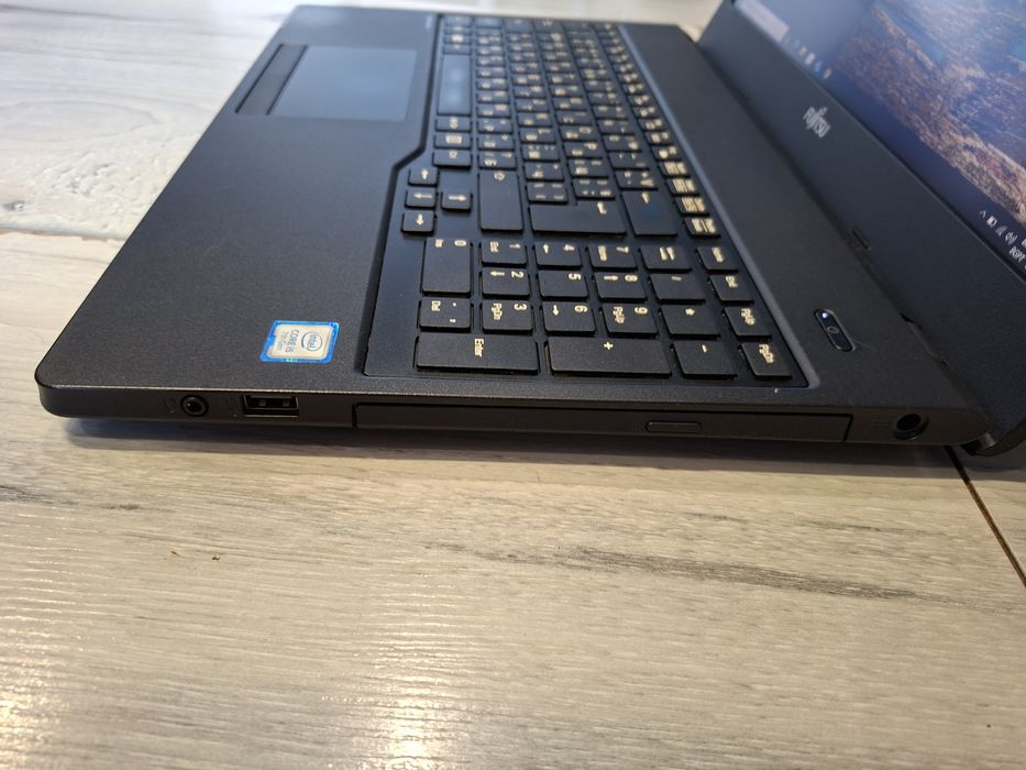 Fujitsu A557-i5 7200u/8гб/250гб ссд