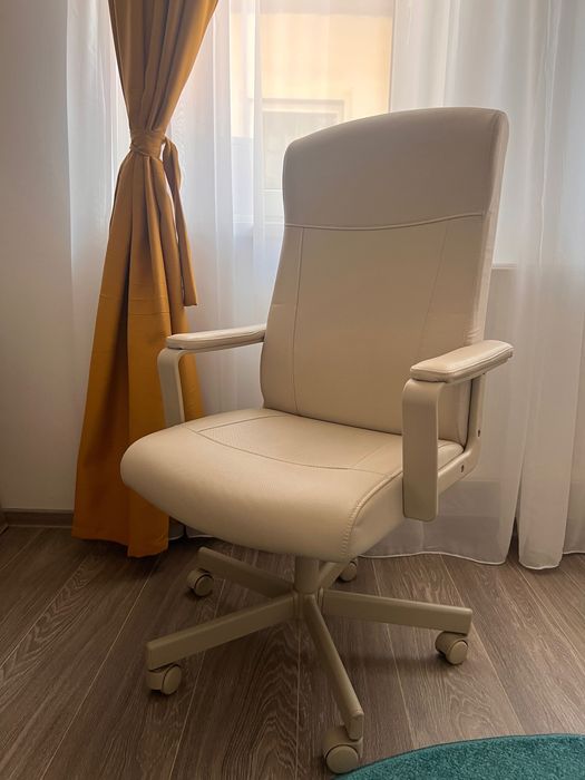 Set complet Birou + Scaun ergonomic IKEA – Stare Foarte Bună (Preluare din Sibiu)