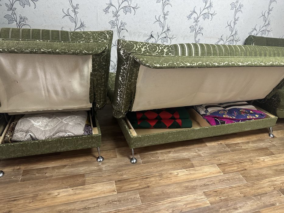 Продам диван с подушками