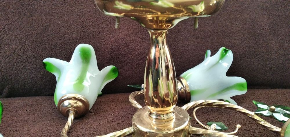 Продам СРОЧНО люстру