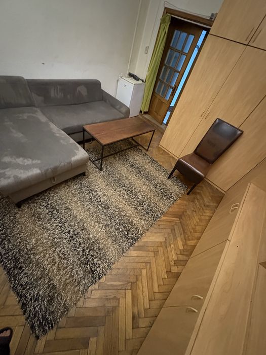 Camera privata la vilã!dar cu baie bucataria comun fac contract! iasi tg cucu garantia in rate persoana fizica proprietar mentananta ajutor 24/24. 38m