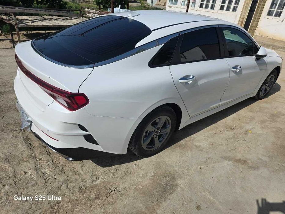 KIA K5  D02L белый