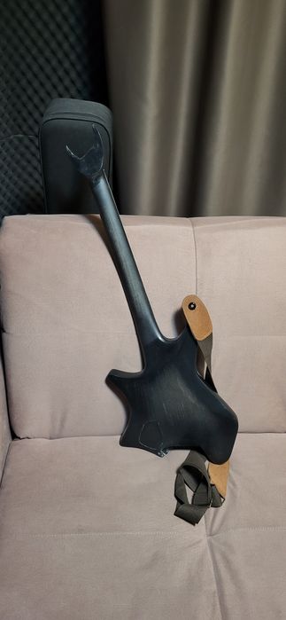 Мастеровая безголовая гитара