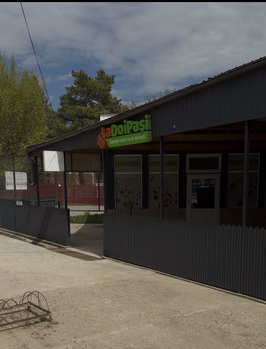 Casa parter+mansarda si spatiu comercial