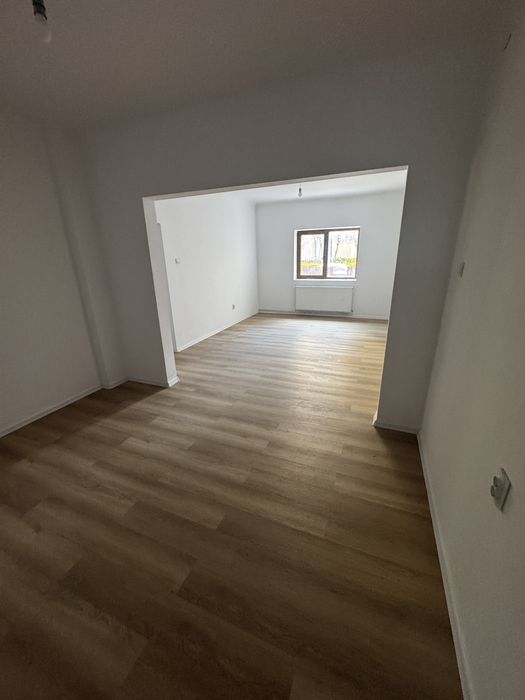 casa si curte , spatiu comercial  Piata Mihai Viteazul de inchirat / vanzare