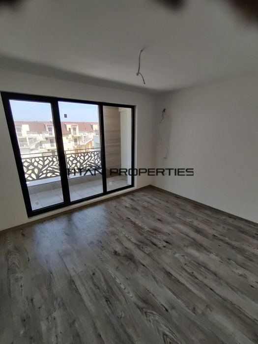 Продава се Двустаен апартамент в Бургас, Долно Езерово - 76 кв.м за 2000 €/кв.м - Снимка #4