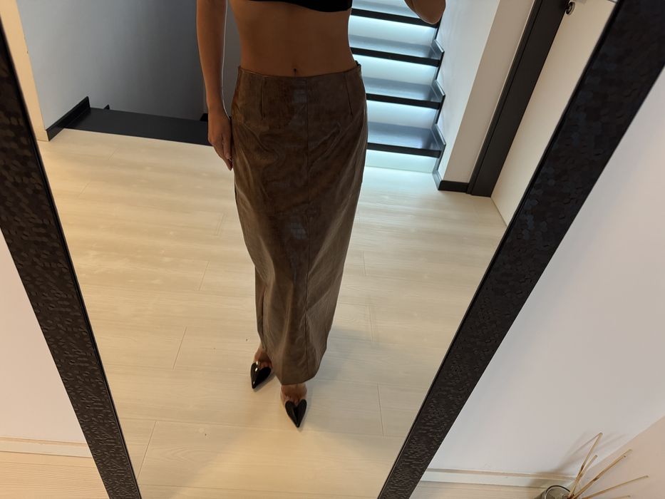 Fusta maro siret la spate