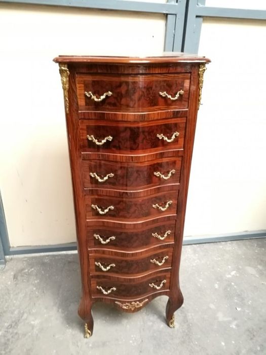 Superb săptămânal comodina in stil francez cu intarsii și elemente din