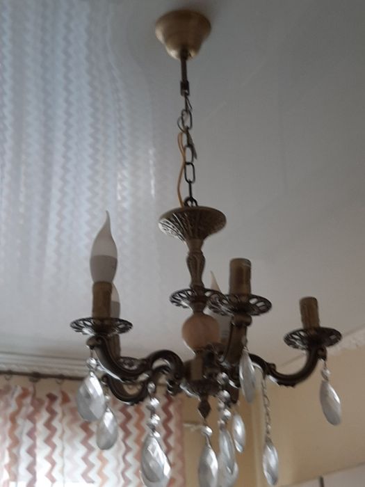 Продам люстры разные