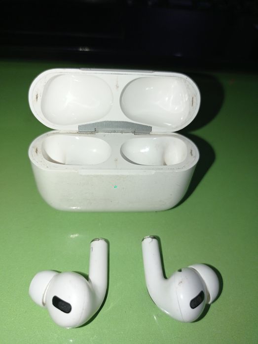 Apple Airpods pro quloqchinlari va zaryadkasi