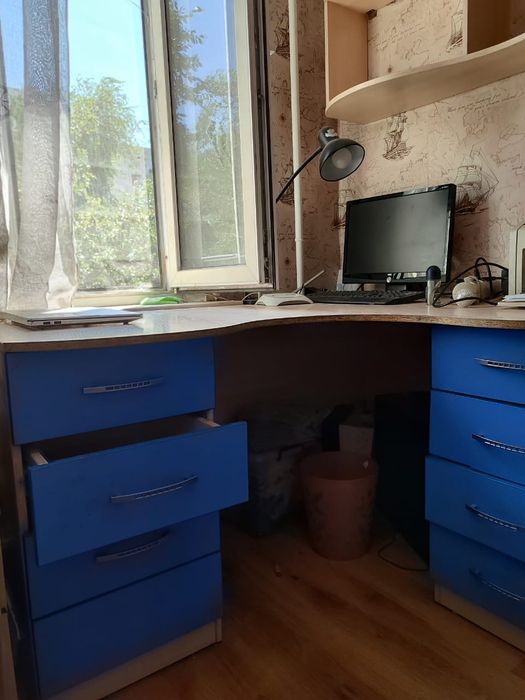 Стол школьный компьютерный