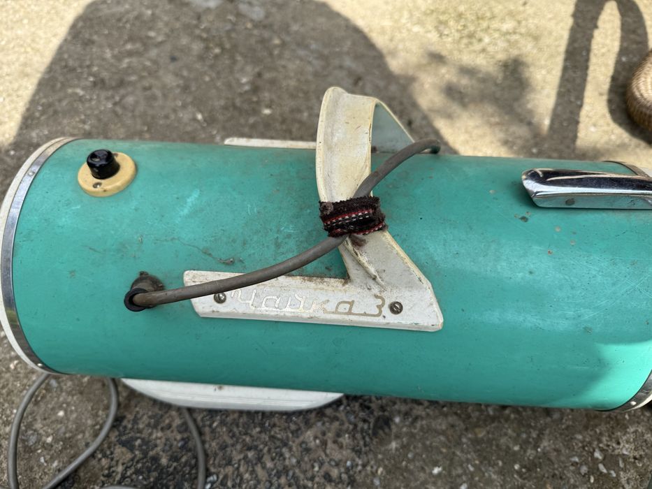 Ретро работеща прахосмукачка ,,Чайка 3”