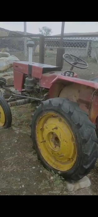 Продам трактор, плоскорез.